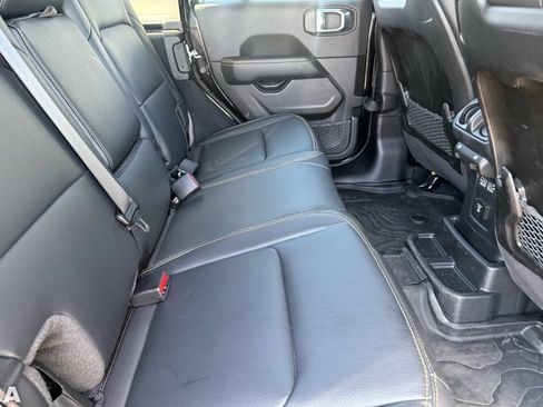 Used 2025 Jeep Wrangler Unlimited Sahara w/ Safety Group AWD/4WD image 28