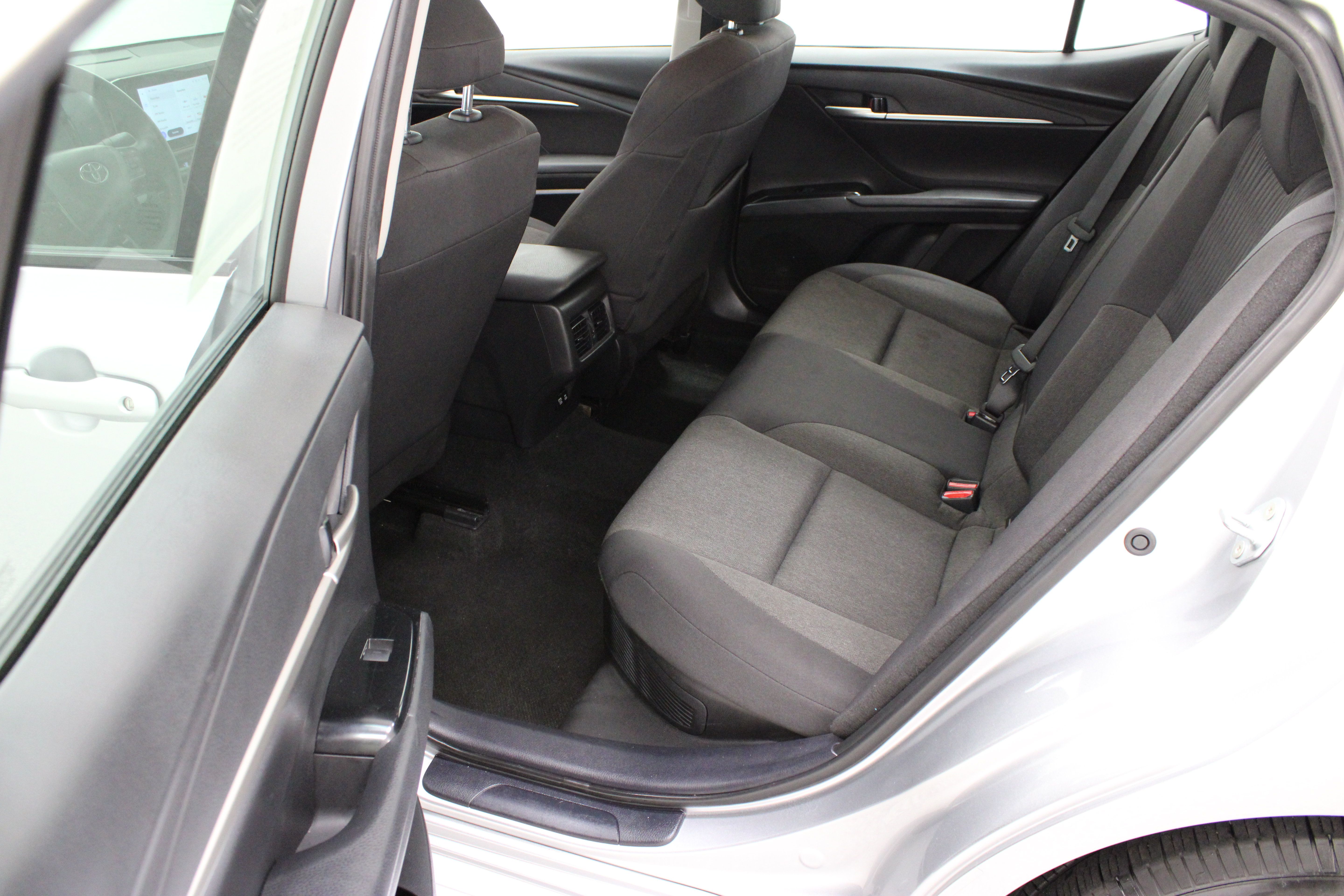 Used 2025 Toyota Camry LE FWD image 27