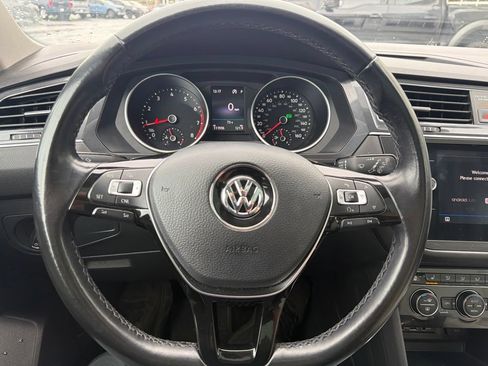 Used 2018 Volkswagen Tiguan SE w/ Panoramic Sunroof Package FWD image 21