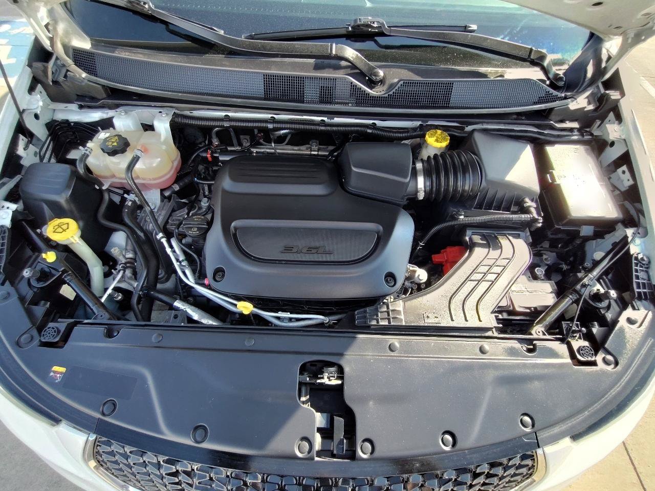 Used 2023 Chrysler Pacifica Touring-L FWD image 56