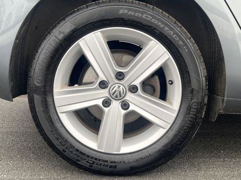 Used 2017 Volkswagen Golf Wolfsburg Edition image 32