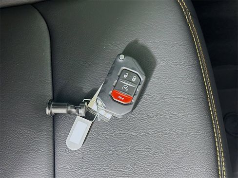 New 2025 Jeep Gladiator Sport image 19