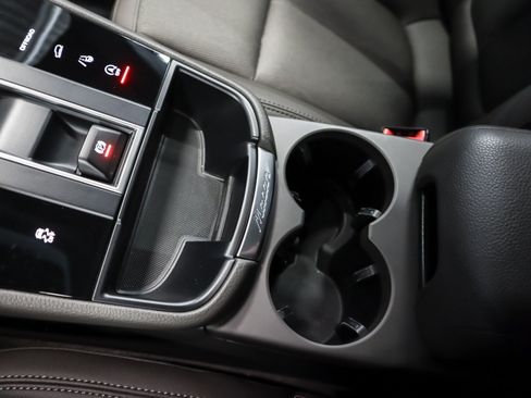 Certified 2024 Porsche Macan AWD/4WD image 19