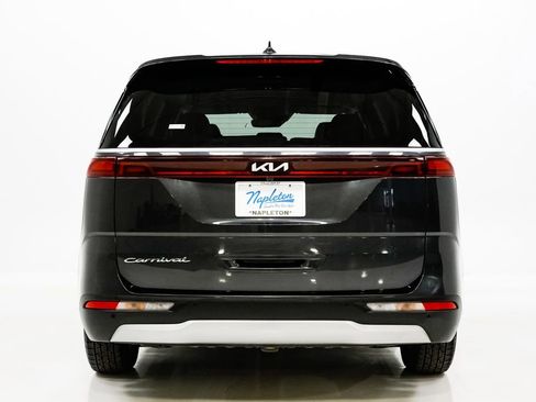 Certified 2022 Kia Carnival LX image 28