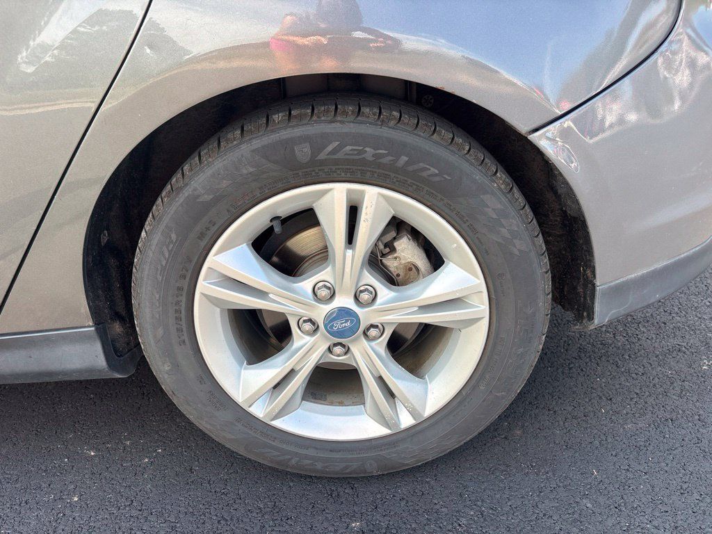 Used 2012 Ford Focus SE w/ SE Sport Pkg FWD image 19