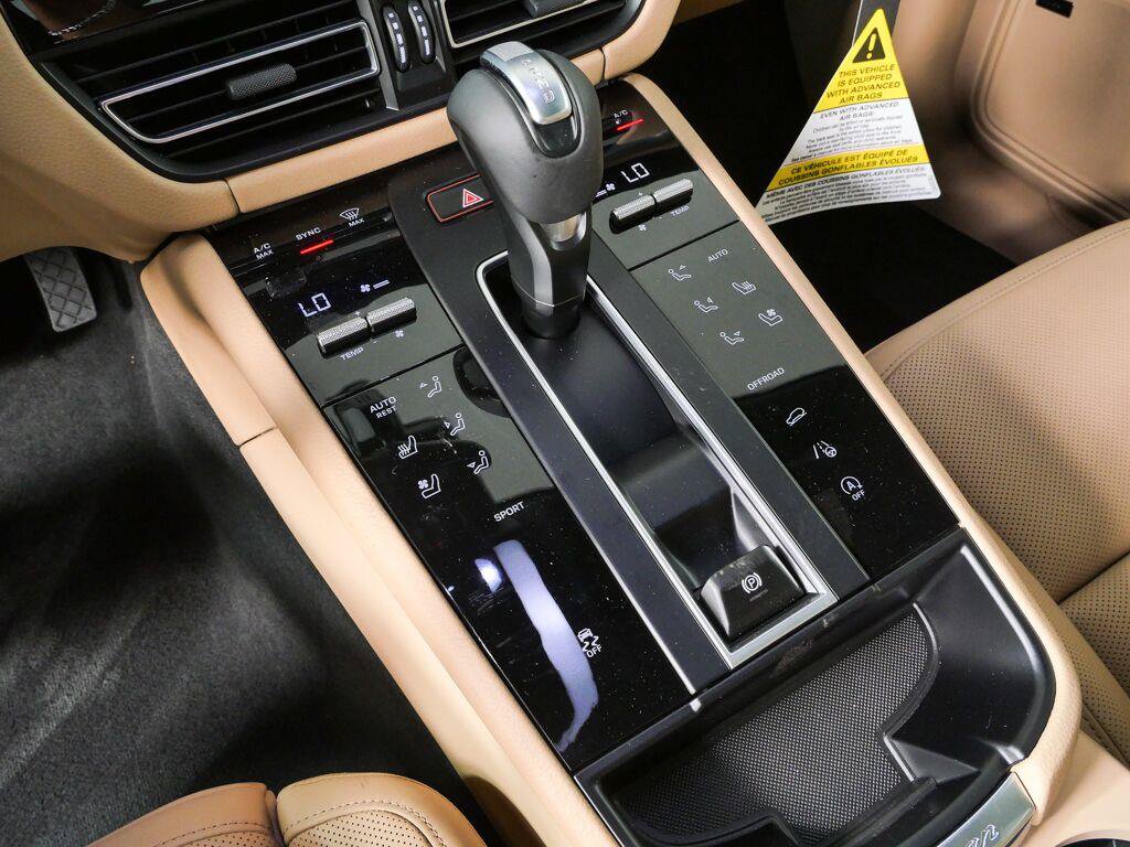 New 2026 Porsche Macan Turbo AWD/4WD image 19