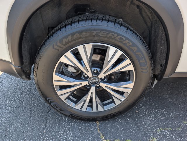 Used 2023 Nissan Rogue SV AWD/4WD image 9
