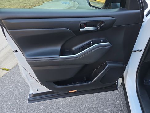 Used 2023 Toyota Highlander XSE image 29