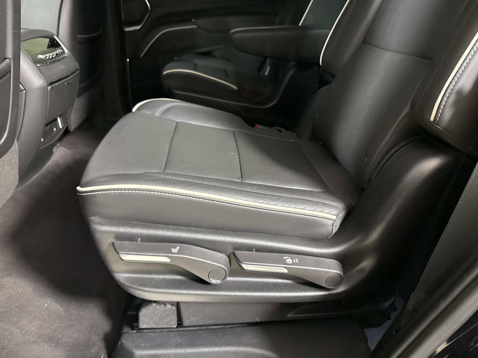 Used 2024 Cadillac Escalade Sport AWD/4WD image 14