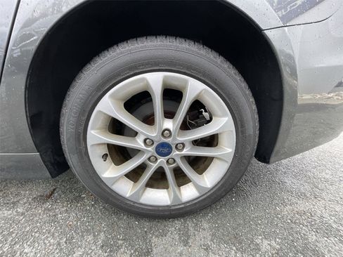 Used 2019 Ford Fusion SE image 25