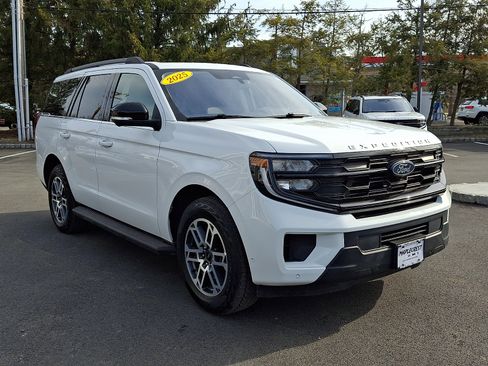 Used 2025 Ford Expedition Active image 3