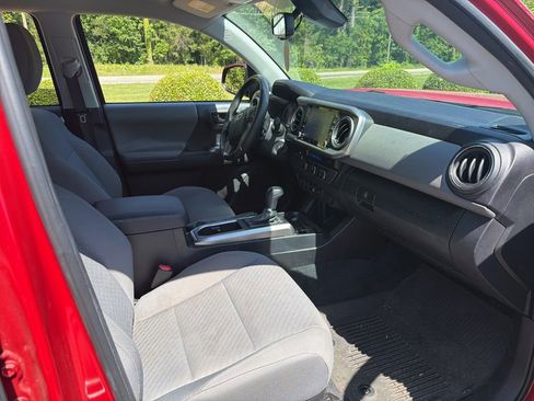 Used 2022 Toyota Tacoma SR5 RWD image 7