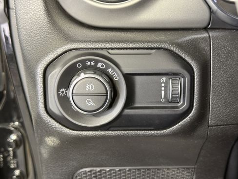 Used 2023 Jeep Gladiator Willys image 22