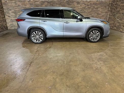 Used 2021 Toyota Highlander Platinum AWD/4WD image 10