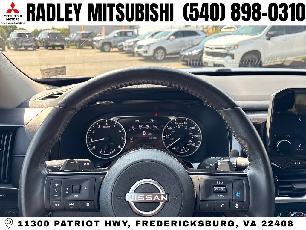 Used 2023 Nissan Pathfinder SL AWD/4WD image 6