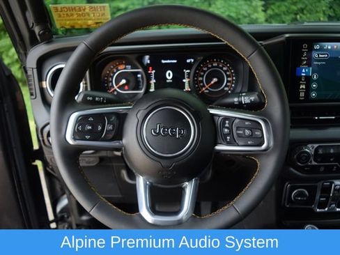 Used 2024 Jeep Wrangler Unlimited Sahara w/ Technology Group AWD/4WD image 4