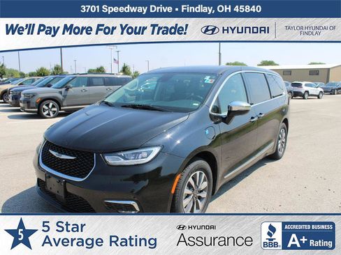 Used 2023 Chrysler Pacifica Limited image 1