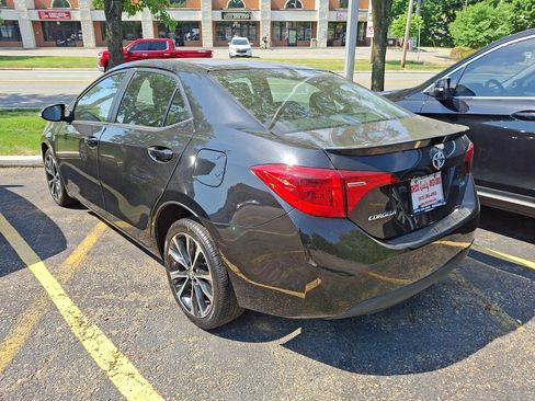 Used 2017 Toyota Corolla SE FWD image 3