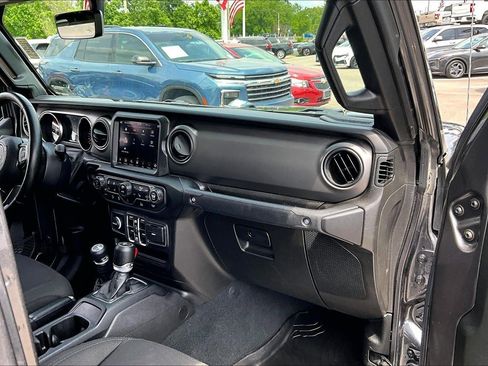 Used 2022 Jeep Gladiator Sport AWD/4WD image 16
