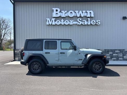Used 2024 Jeep Wrangler Unlimited Sport image 2