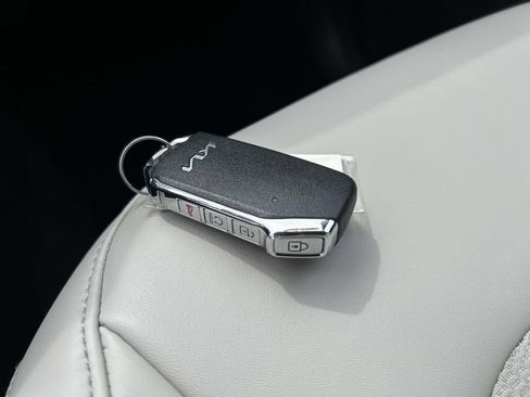 Certified 2025 Kia Niro EX FWD image 28