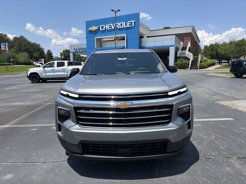New 2026 Chevrolet Traverse LT w/ Driver Confidence Package FWD image 2