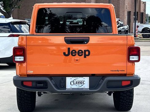 Used 2025 Jeep Gladiator Sport AWD/4WD image 5