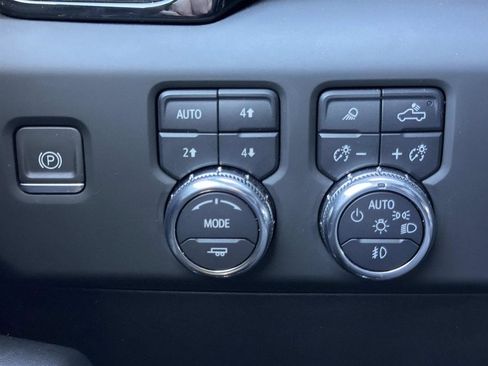 Used 2024 GMC Sierra 2500 AT4 w/ AT4 Premium Plus Package image 16