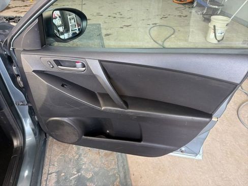 Used 2013 MAZDA MAZDA3 i Sport image 21