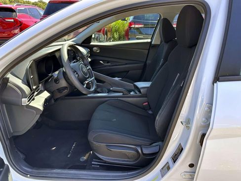 Used 2023 Hyundai Elantra SEL FWD image 11