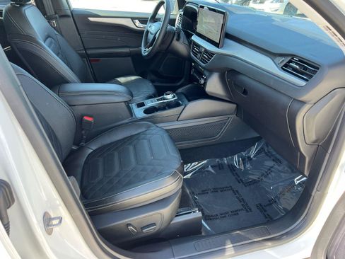 Used 2023 Ford Escape Platinum w/ Premium Technology Package AWD/4WD image 13