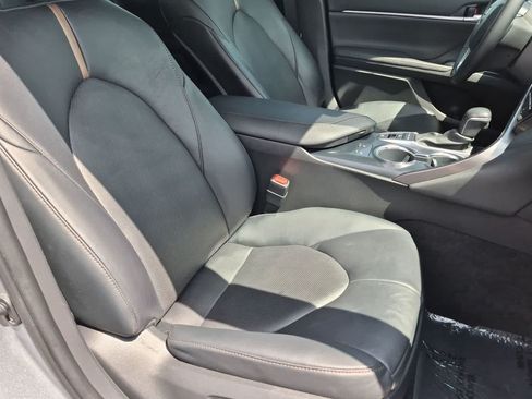 Used 2020 Toyota Camry XLE FWD image 21