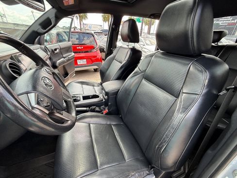 Used 2019 Toyota Tacoma SR image 27