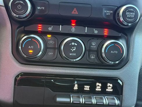 Used 2020 RAM 1500 Big Horn AWD/4WD image 30