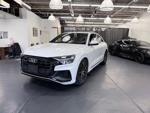 Used 2019 Audi Q8 Prestige w/ Luxury Package image 4