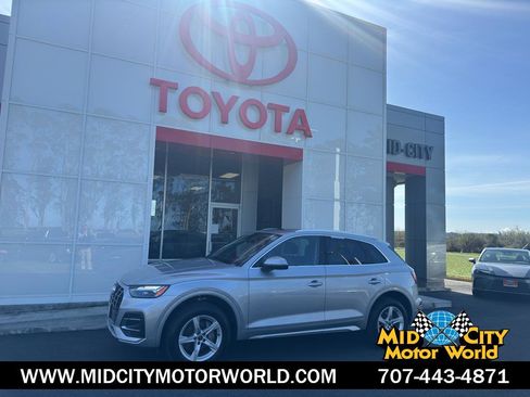 Used 2023 Audi Q5 2.0T Premium w/ Convenience Package image 1