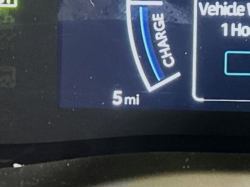 New 2026 Toyota Camry Hybrid FWD image 10