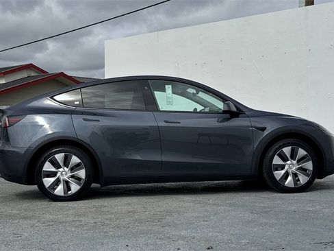 Used 2023 Tesla Model Y Long Range image 3