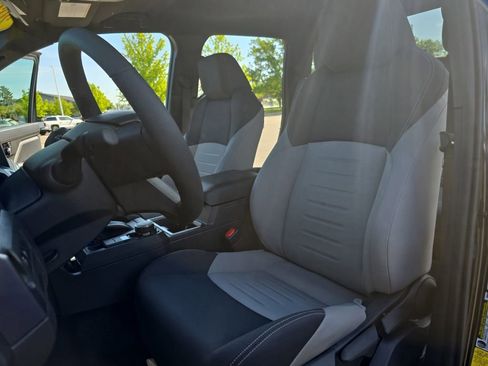 Used 2025 Toyota Tacoma TRD Sport AWD/4WD image 16