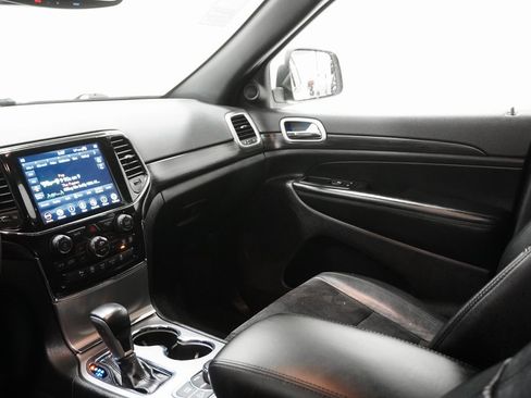 Certified 2022 Jeep Grand Cherokee Laredo X image 16