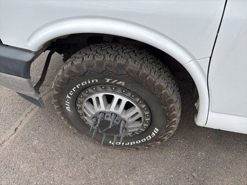 Used 2017 Chevrolet Express 3500 image 3