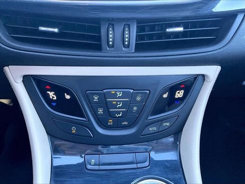 Used 2018 Buick Envision Essence image 23