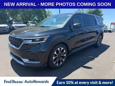 Used 2022 Kia Carnival EX FWD image 2