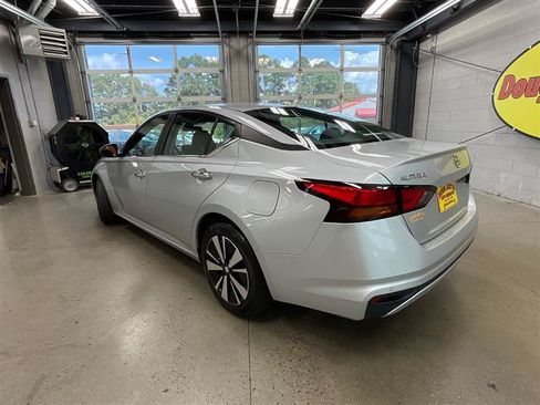 Used 2022 Nissan Altima 2.5 SV FWD image 3