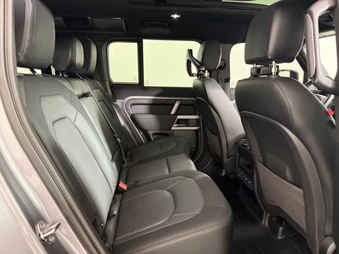 Certified 2023 Land Rover Defender 110 X-Dynamic SE AWD/4WD image 28
