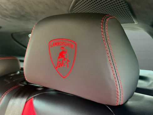 Used 2021 Lamborghini Urus AWD/4WD image 43