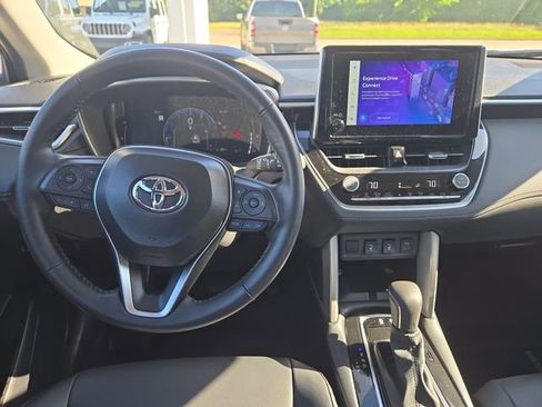 Used 2025 Toyota Corolla Cross XLE w/ Convenience Package AWD/4WD image 13