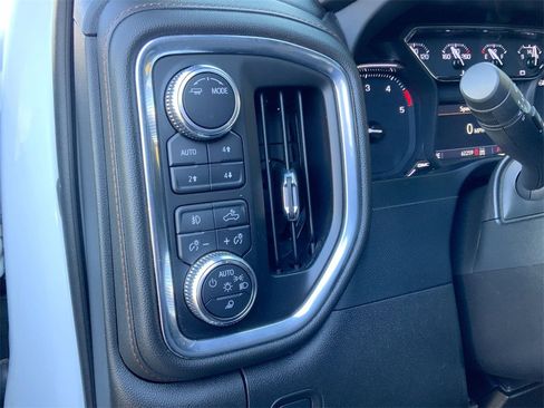 Used 2022 GMC Sierra 2500 AT4 image 18