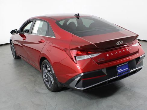 Certified 2024 Hyundai Elantra SEL w/ Convenience Package FWD image 4