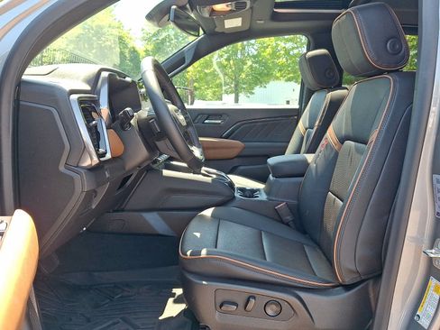 Used 2026 GMC Canyon AT4 w/ Technology Plus Package AWD/4WD image 15